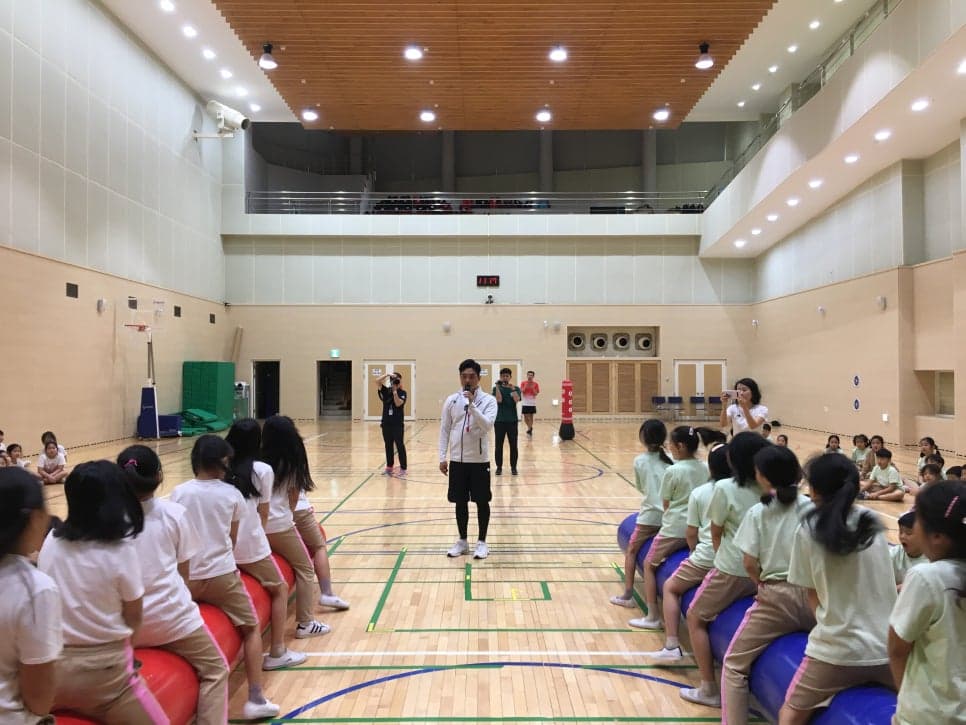초등학생이 참여하는 에어봉 협동 운동회